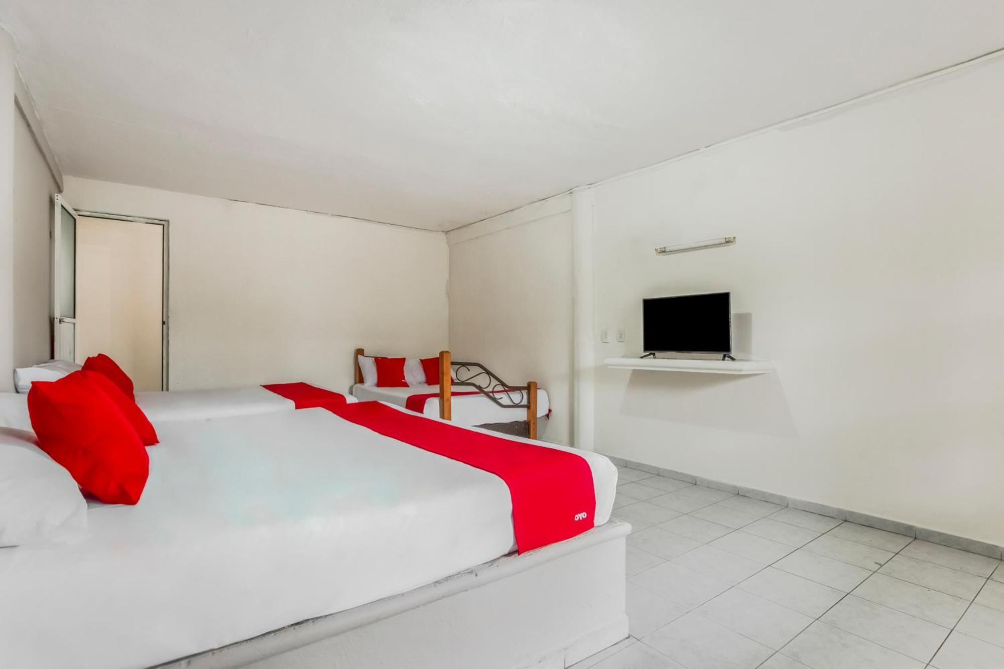 Oyo Hotel Jaguar Cancún Exteriör bild